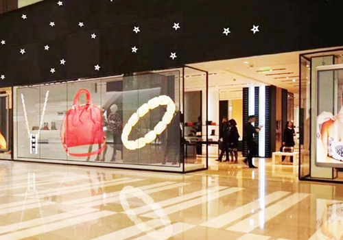 LED透明屏廣告機的亮度應(yīng)該如何選擇？