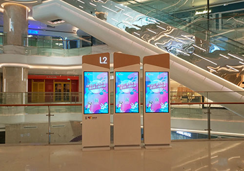 觸摸廣告一體機(jī)給生活帶來的樂趣