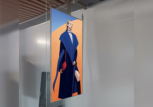 透明屏廣告機(jī)選好內(nèi)容更強(qiáng)大