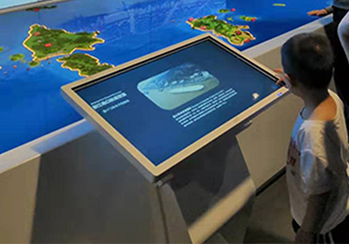 廣告機(jī)觸控屏的使用技巧