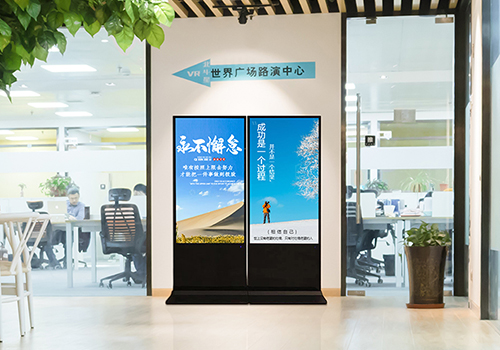 立式廣告機日常的使用注意事項