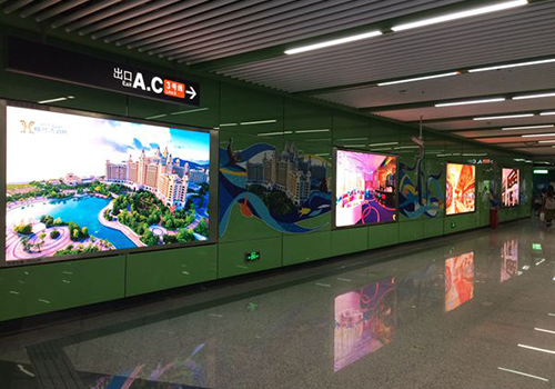 小間距LED顯示屏應用在地鐵站里的優(yōu)勢