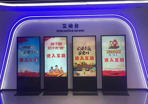 立式廣告機的獨特性主要體現(xiàn)在哪方面？